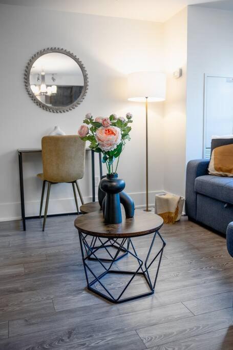 Chic 1-Br Condo; Parking Included; Downtown Core Toronto Zewnętrze zdjęcie