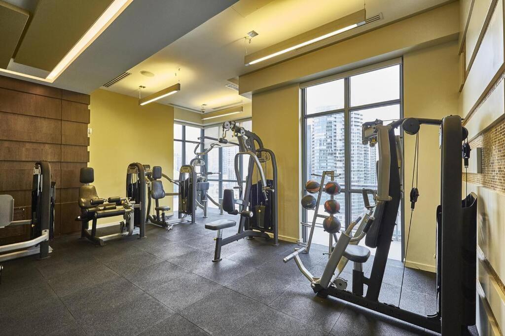 Chic 1-Br Condo; Parking Included; Downtown Core Toronto Zewnętrze zdjęcie