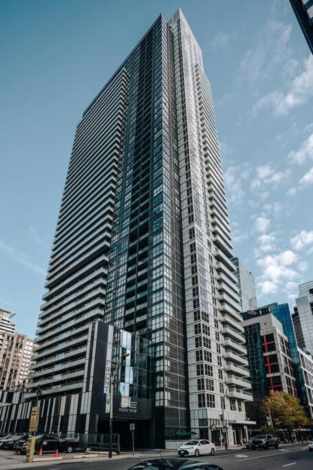 Chic 1-Br Condo; Parking Included; Downtown Core Toronto Zewnętrze zdjęcie
