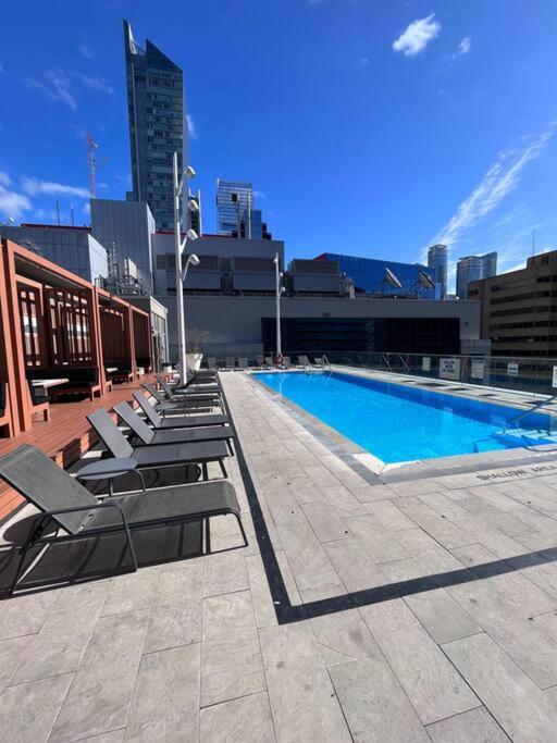 Chic 1-Br Condo; Parking Included; Downtown Core Toronto Zewnętrze zdjęcie