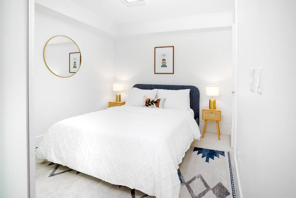 Chic 1-Br Condo; Parking Included; Downtown Core Toronto Zewnętrze zdjęcie
