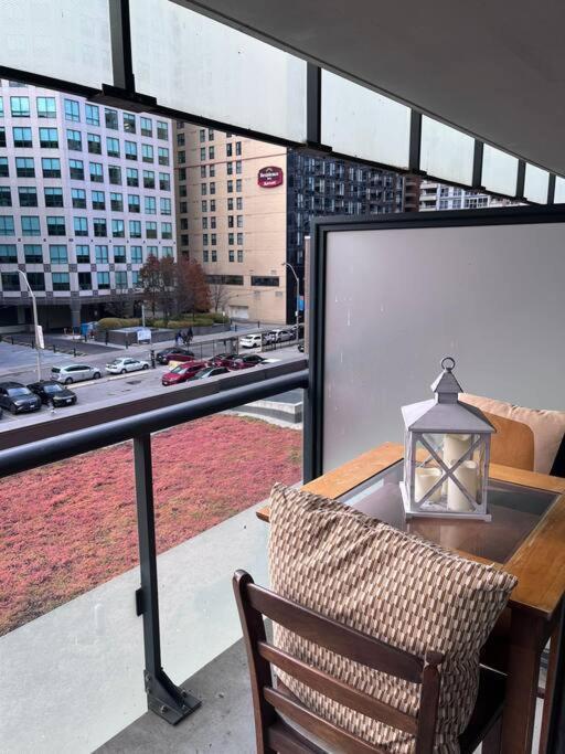 Chic 1-Br Condo; Parking Included; Downtown Core Toronto Zewnętrze zdjęcie