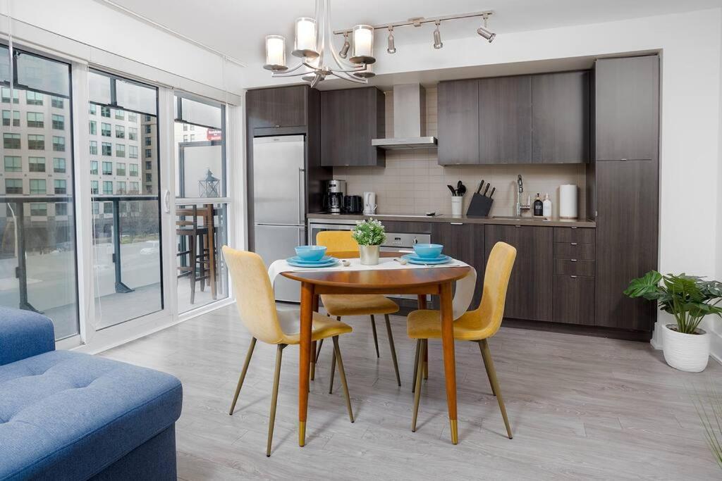 Chic 1-Br Condo; Parking Included; Downtown Core Toronto Zewnętrze zdjęcie