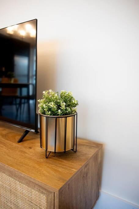 Chic 1-Br Condo; Parking Included; Downtown Core Toronto Zewnętrze zdjęcie