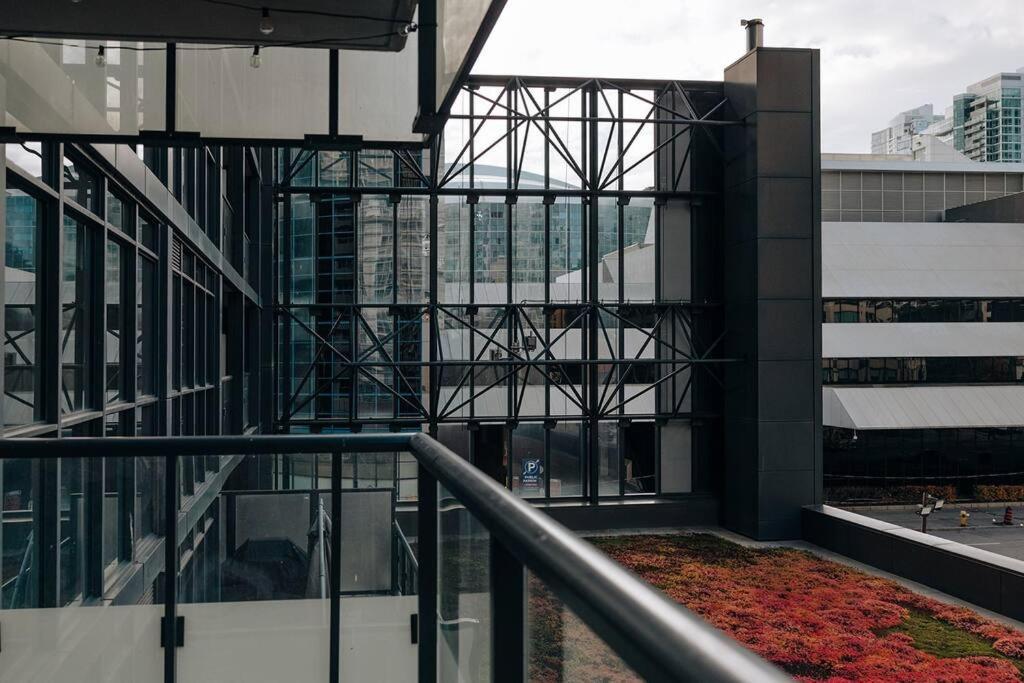 Chic 1-Br Condo; Parking Included; Downtown Core Toronto Zewnętrze zdjęcie