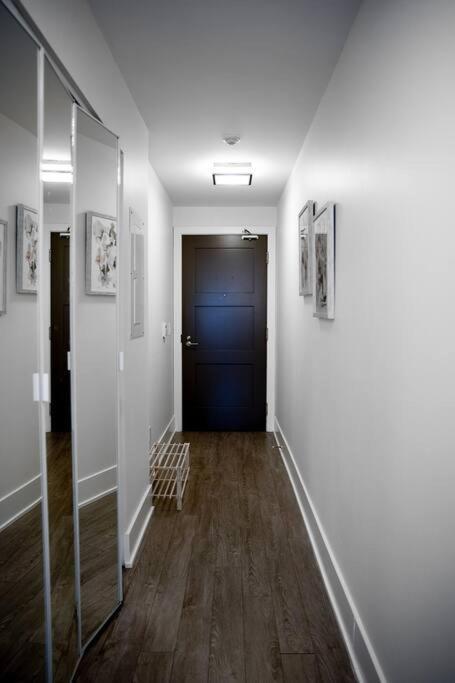 Chic 1-Br Condo; Parking Included; Downtown Core Toronto Zewnętrze zdjęcie